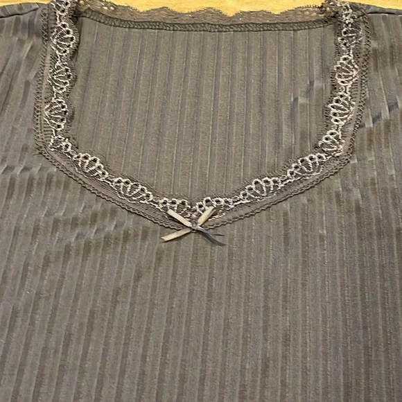 Women’s BRAND NEW W/TAGS.ROMWE GREY SOLID CONTRAST LACE TOP. SZ. MED. NOT A FLAW - Picture 2 of 9